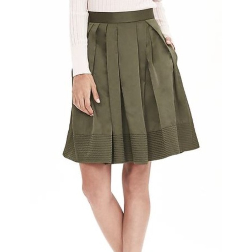 Banana Republic Olive Green Pleated A-Line Skirt Petite 2 Stitched Hem Lined